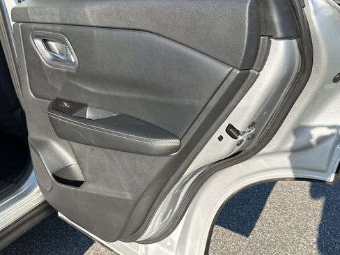 Used 2024 Nissan Rogue SV AWD/4WD image 20