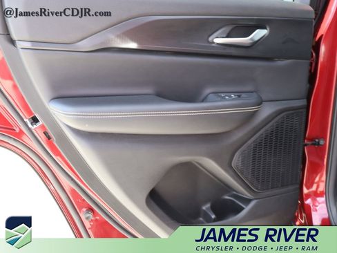Used 2024 Jeep Grand Cherokee Altitude AWD/4WD image 17