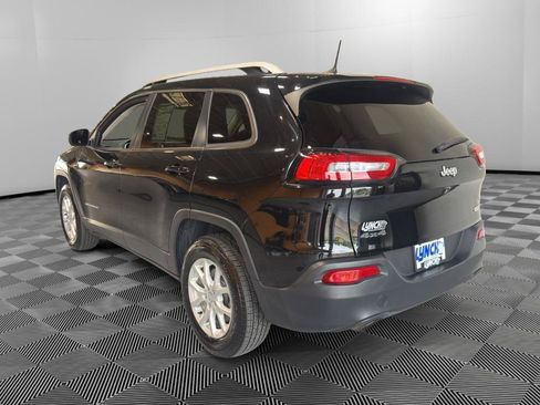 Used 2018 Jeep Cherokee Latitude Plus w/ Cold Weather Group AWD/4WD image 3