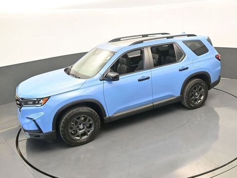 Used 2025 Honda Pilot TrailSport image 54