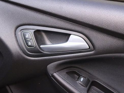 Used 2018 Ford Focus SE image 9
