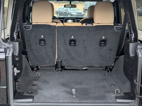 Used 2018 Jeep Wrangler Unlimited Sport image 21