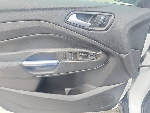 Used 2017 Ford Escape SE w/ Equipment Group 201A AWD/4WD image 17