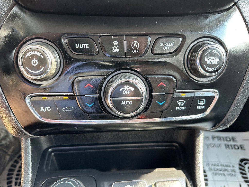 Used 2019 Jeep Cherokee Limited AWD/4WD image 10