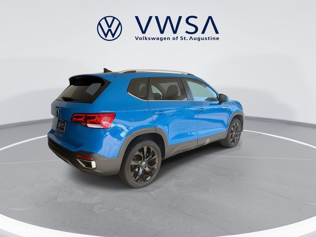 Certified 2024 Volkswagen Taos SE w/ Black Wheel Package FWD image 8
