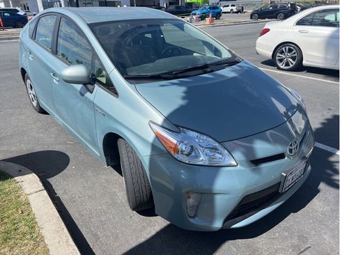 Used 2015 Toyota Prius Two image 3