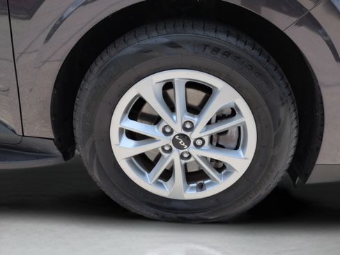 Certified 2023 Kia Carnival LX FWD image 13