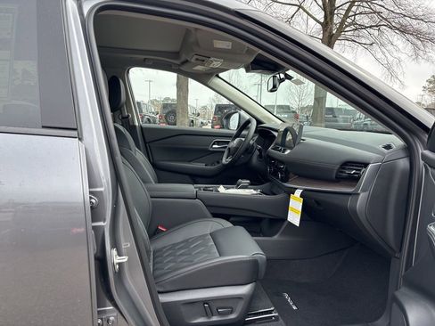 New 2026 Nissan Rogue Platinum w/ Platinum Premium Package image 18