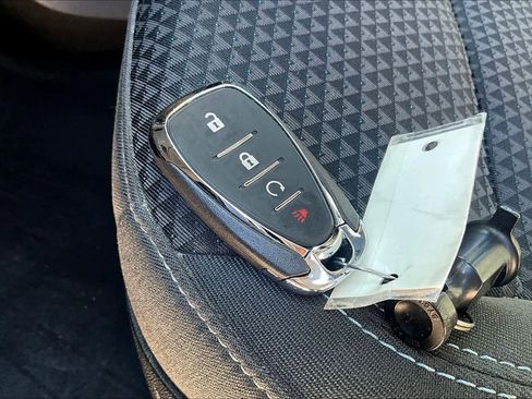 Used 2023 Chevrolet Bolt EUV LT image 13