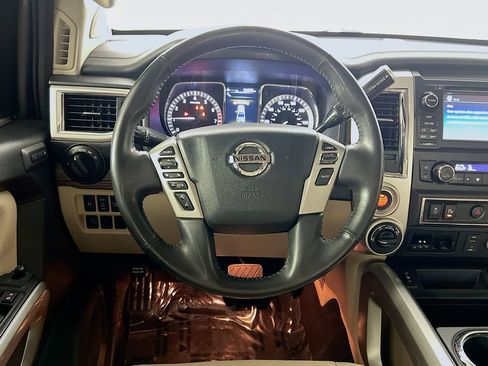 Used 2018 Nissan Titan SL w/ Chrome Package AWD/4WD image 11