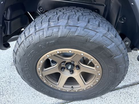 Used 2024 Jeep Wrangler Sport image 18