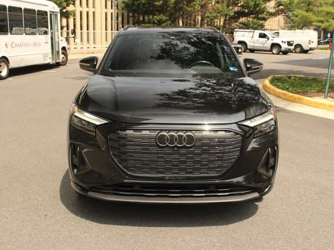 Used 2023 Audi Q4 e-tron Premium Plus w/ Premium Plus AWD/4WD image 3
