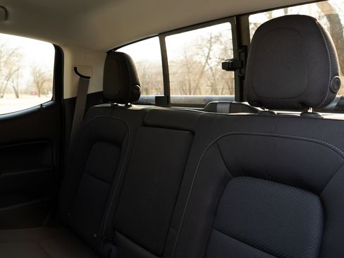 Used 2021 Chevrolet Colorado LT w/ LT Convenience Package image 18