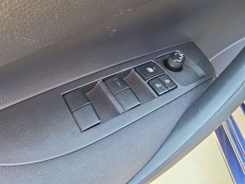 Used 2022 Toyota Corolla LE FWD image 15