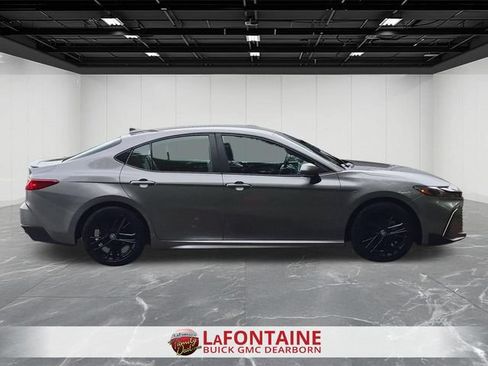 Used 2025 Toyota Camry SE FWD image 6
