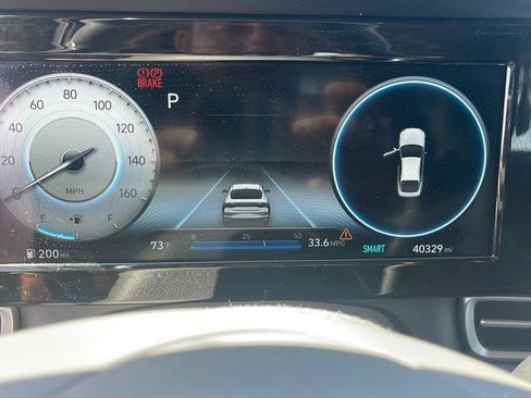Used 2022 Hyundai Elantra SEL w/ Convenience + Premium Package FWD image 4