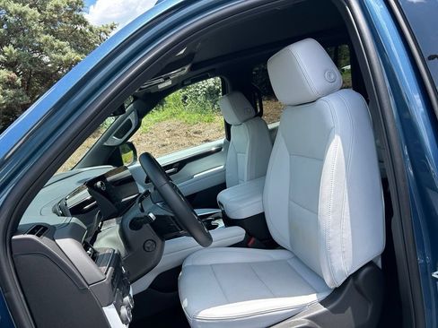 Used 2025 Chevrolet Suburban Premier w/ Sun And Tow Package RWD image 42