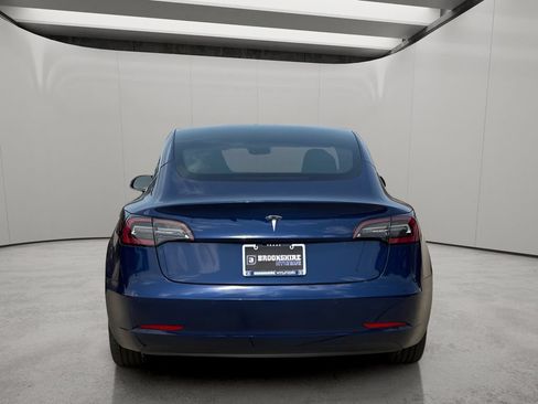 Used 2020 Tesla Model 3 Standard Range RWD image 4