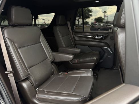Used 2021 GMC Yukon Denali w/ Denali Premium Package RWD image 32