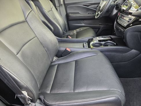 Used 2021 Honda Pilot Touring image 9