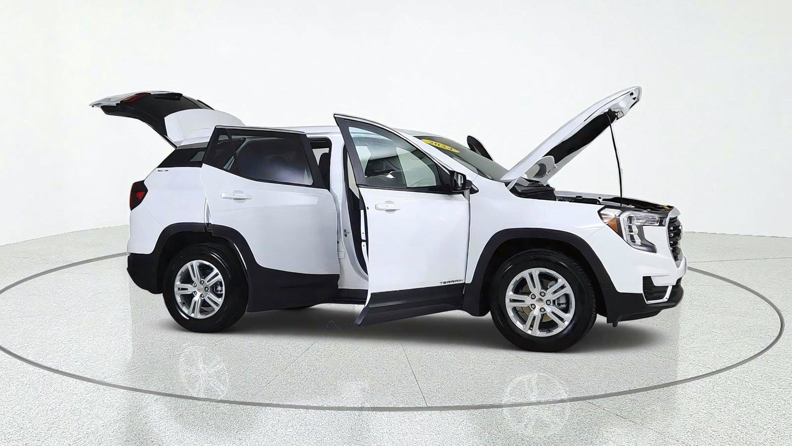 Used 2024 GMC Terrain SLE w/ LPO, Floor Liner Package AWD/4WD image 15