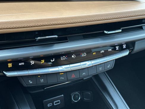 Certified 2024 Cadillac XT4 Premium Luxury AWD/4WD image 29