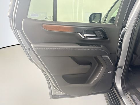 Used 2025 GMC Yukon Denali RWD image 26