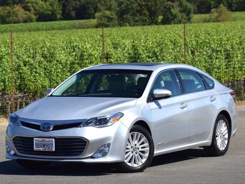 Used 2014 Toyota Avalon Limited w/ Technology Package FWD image 4