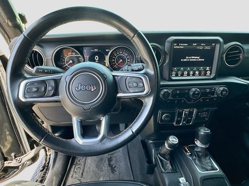 Used 2021 Jeep Wrangler Unlimited Sahara AWD/4WD image 12