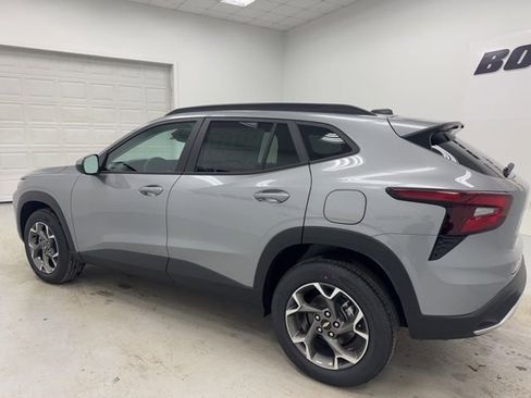 New 2026 Chevrolet Trax LT w/ Driver Confidence Package FWD image 7
