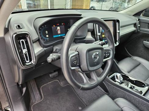 Used 2025 Volvo XC40 B5 Plus AWD/4WD image 19