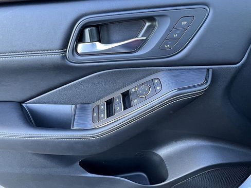 Used 2023 Nissan Rogue SL w/ SL Premium Package image 21