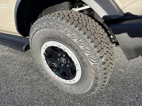 New 2025 Ford Bronco Outer Banks w/ Sasquatch Package image 13