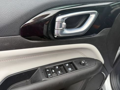Certified 2025 Jeep Compass Limited AWD/4WD image 11