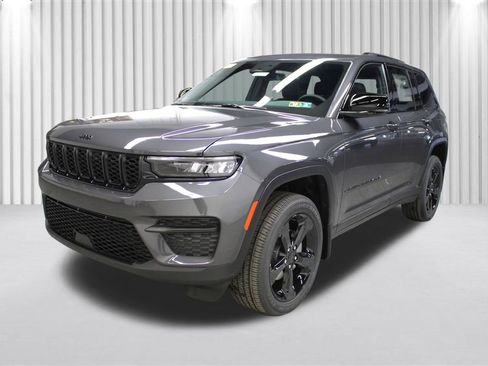 New 2025 Jeep Grand Cherokee Altitude image 8