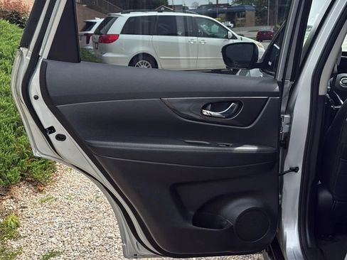 Used 2018 Nissan Rogue SV w/ Sun & Sound Touring Package image 32