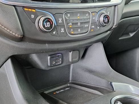 Used 2022 Chevrolet Traverse Premier w/ Redline Edition AWD/4WD image 16