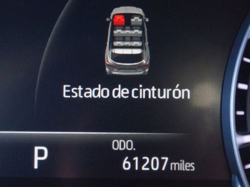 Used 2023 Toyota Highlander LE FWD image 4