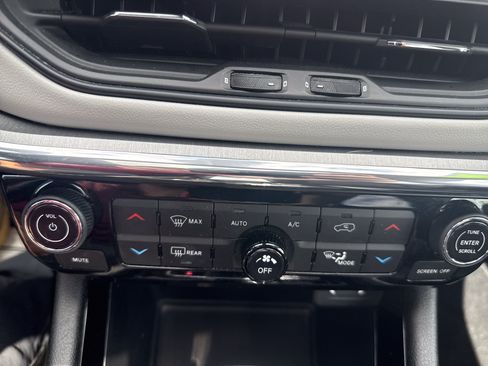 Used 2022 Jeep Compass Limited w/ Sun and Sound Group AWD/4WD image 28