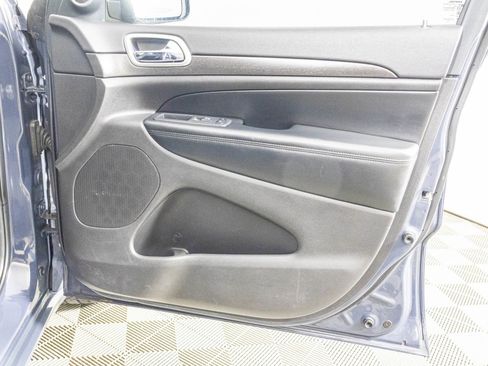 Used 2017 Jeep Grand Cherokee Altitude image 48