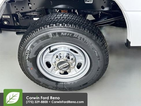 New 2026 Ford F250 XL w/ XL Chrome Package image 29