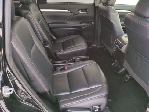 Used 2019 Toyota Highlander XLE image 21