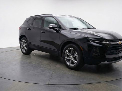 Used 2025 Chevrolet Blazer LT FWD image 1