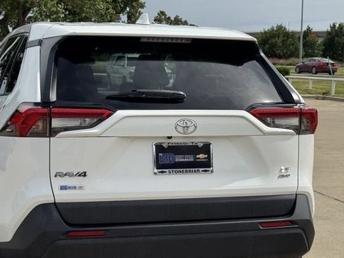 Used 2024 Toyota RAV4 LE AWD/4WD image 9