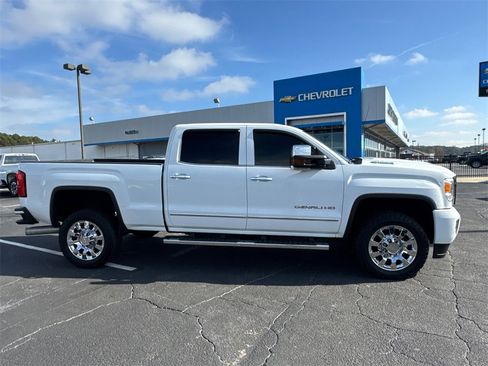 Used 2017 GMC Sierra 2500 Denali w/ Duramax Plus Package image 5
