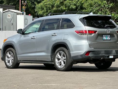 Used 2015 Toyota Highlander XLE AWD/4WD image 6