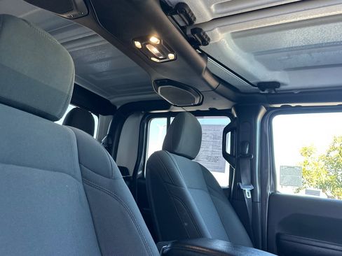 Used 2022 Jeep Gladiator Sport image 17