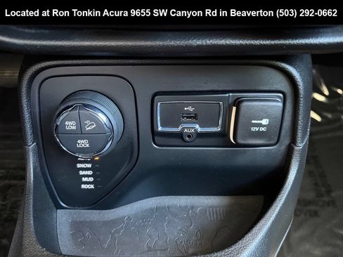 Used 2016 Jeep Renegade Trailhawk AWD/4WD image 25