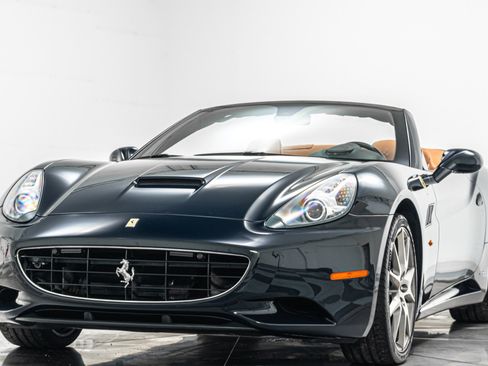 Used 2010 Ferrari California RWD image 5