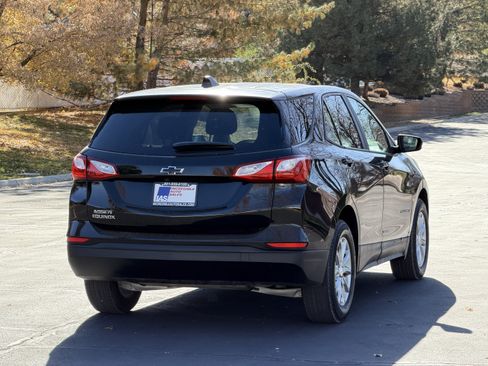 Used 2020 Chevrolet Equinox LS w/ LS Convenience Package FWD image 4
